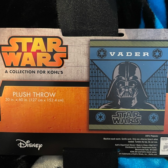NEW Star Wars Disney Vader Plush Throw Blanket 50in x 60in - Picture 2 of 2